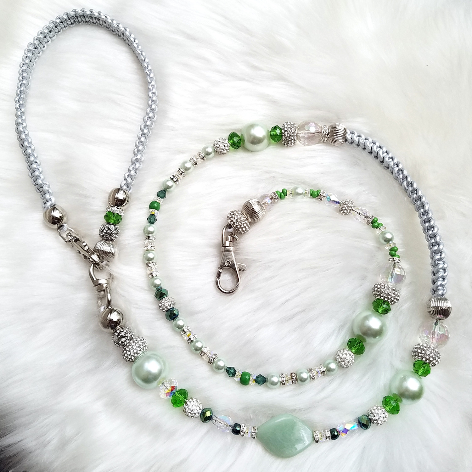 ライトグリーン【リーフ】シルバー革編みリード  ミントパールビーズ&スワロビーズ★送料無料