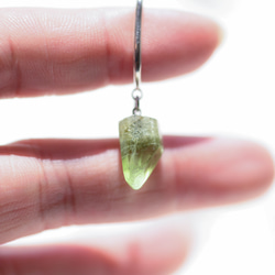 [025 SAKURA 系列] 橄欖石礦物寶石 SV925 耳夾天然石材配件 第4張的照片