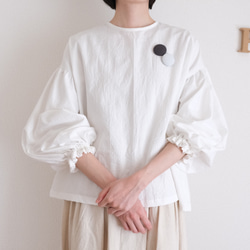 ノーカラー袖口フリル バルーンスリーブブラウス しわ加工 ホワイト