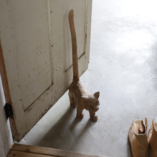 送料無料)天然無垢ウッド手彫り木彫り 尻尾の長い猫 ホルダー 送料無料)天然無垢ウッド手彫り木彫り 尻尾の長い猫 ホルダー