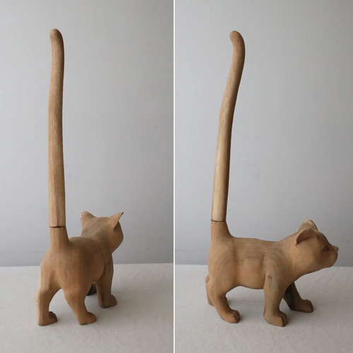 猫 木彫り 置物 <BR> 仕様：無垢／素材：ウオールナット（作家物