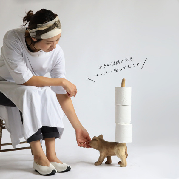 ⁑（送料無料）最終ＳＡＬＥ　天然無垢ウッド　尻尾の長い猫　ホルダー　スタンド　トイレッペーパー甘えるネコW78B