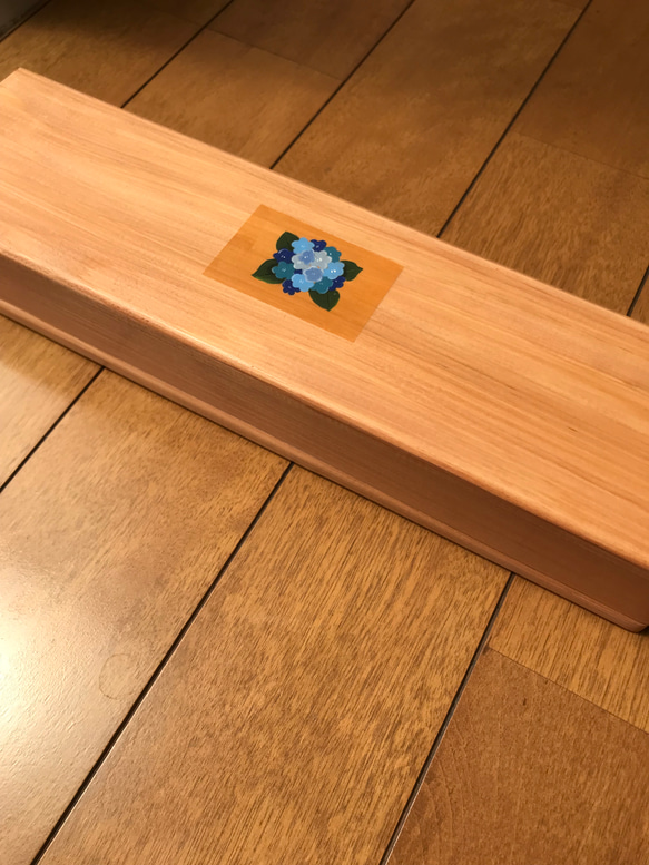 食卓に置ける箸箱(紫陽花）蓋付き箸入れ　ヒノキの箸箱　片手で開けられるカトラリーケース　小物入れ　メガネ入れ 11枚目の画像