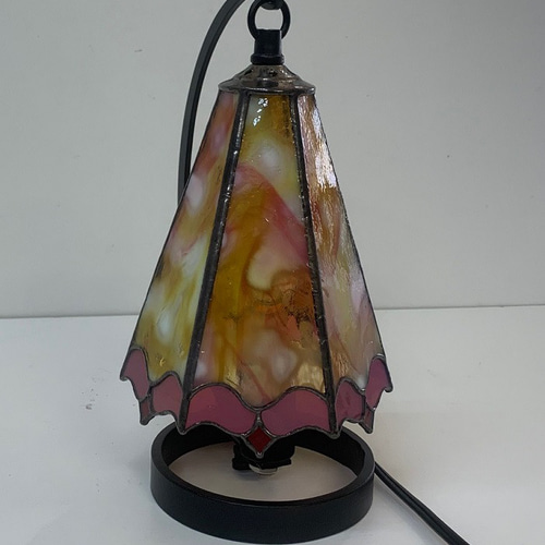 スリムなランプ/イエローピンク系 吊り下げ型・ステンドグラス 卓上