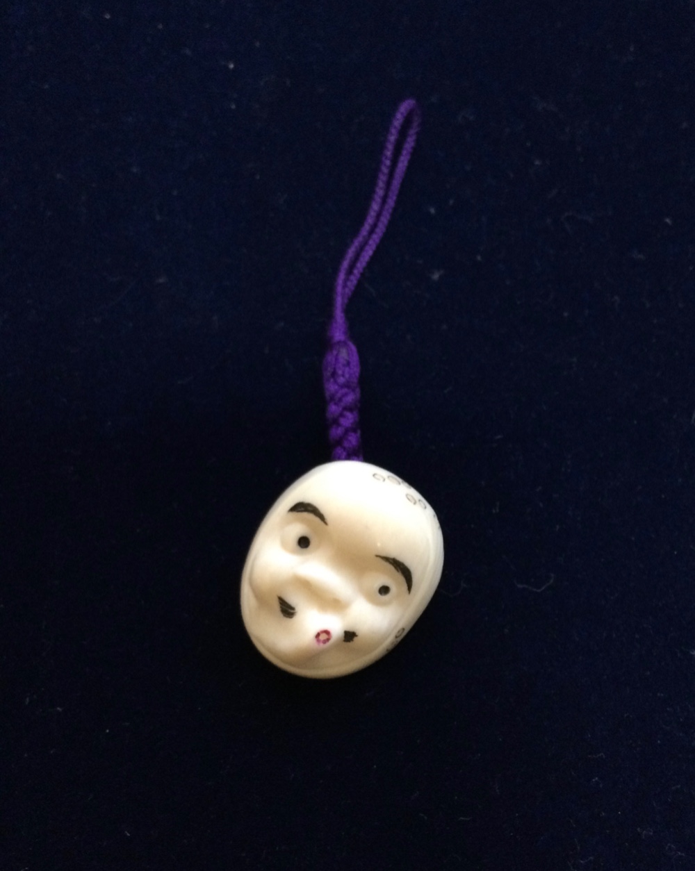 天然素材牙彫刻ひようたん根付けシルクの紐付き＊＊＊