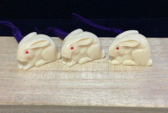 象牙　根付　十二支（卯）ウサギ（中） 