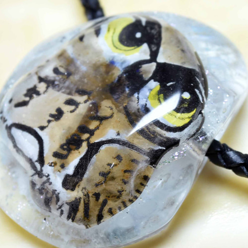 創作トンボ玉 フクロウ ガラスのジュエリー *ペンダントトップ