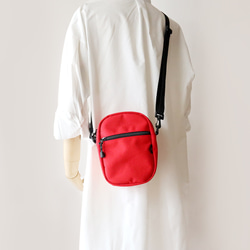 新品◆完売品◆撥水加工×ポリエステル◆ミニバッグ◆赤 ちょっとしたお出かけに！ コンパクト&撥水 ミニショルダー