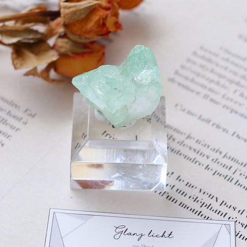 希少なグリーンアポフィライト 魚眼石 キラキラ グリーンアポフィライト(魚眼石) 原石2.4g｜天然石 通販 キラリ石