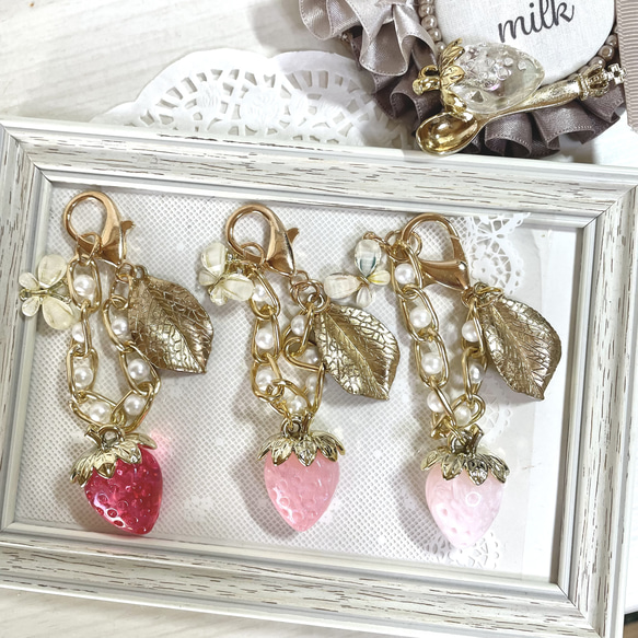 大人可愛い✩.いちごリーフ バッグチャーム その他アクセサリー sweets 