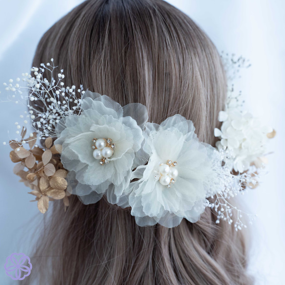 ふわふわシフォン×ゴールド系フラワーの髪かざり　結婚式　卒業式　成人式　花嫁　ウェディング　ヘアアクセサリー 4枚目の画像