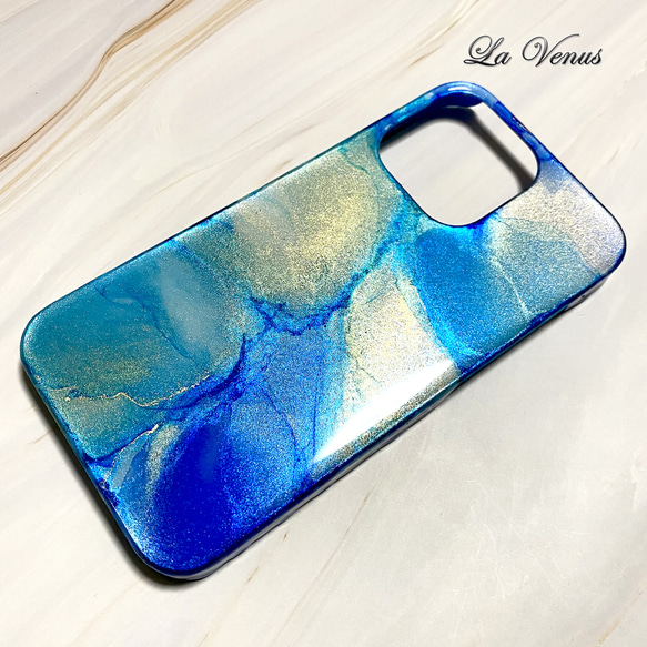 オパールブルーの海 スマホケース iPhone Galaxy Xperia ニュアンス アルコールインクアート レジン 2枚目の画像