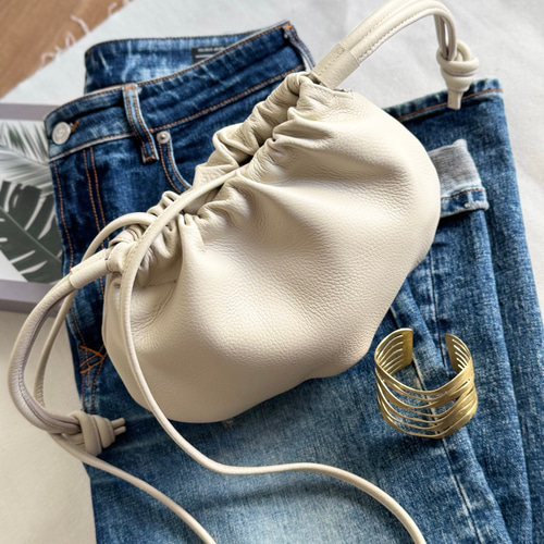 本革 巾着ショルダーバッグ 名入れ キーホルダー付き レザーバッグ