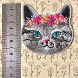 刺繍アイロンワッペン 花かんむりの猫ちゃん 2枚目の画像