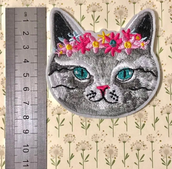 刺繍アイロンワッペン 花かんむりの猫ちゃん 2枚目の画像