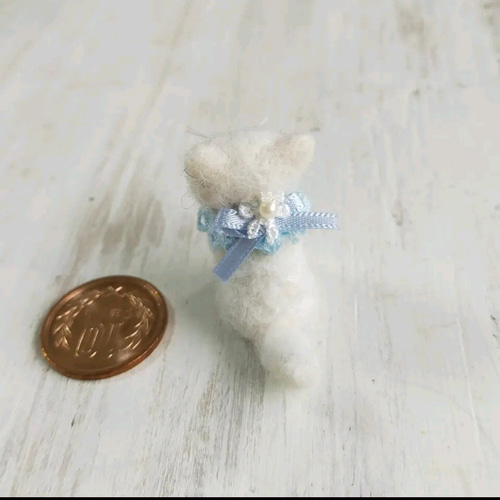 受注制作 羊毛ミニチュア子猫(白猫)ドールハウス、ミニチュア