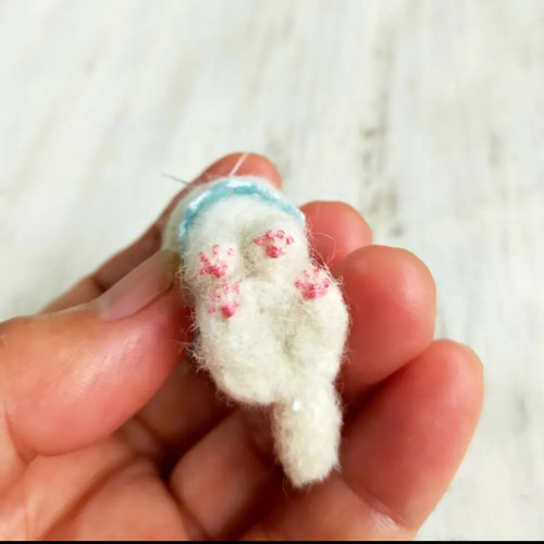 受注制作 羊毛ミニチュア子猫(白猫)ドールハウス、ミニチュア