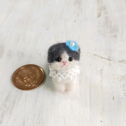 受注制作　羊毛ミニチュア子猫(折れ耳猫グレーぶち)ドールハウス、ミニチュアコレクションに！羊毛フェルト 1枚目の画像