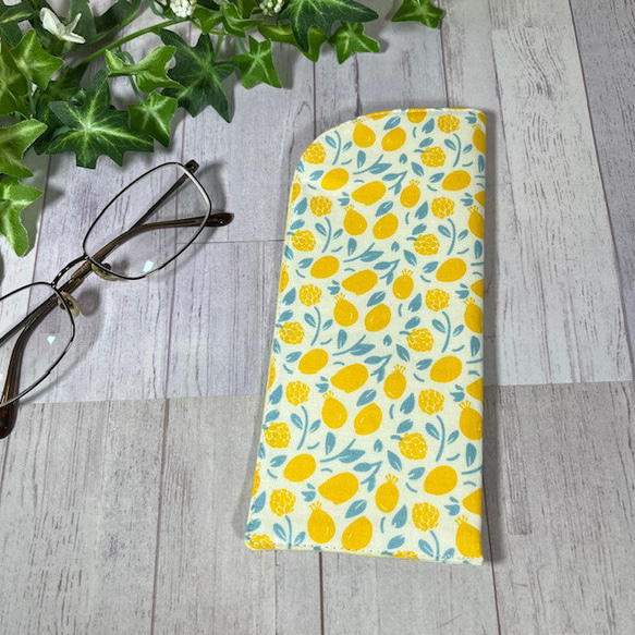 黄色いお花の薄型メガネケース　現物　送料込み 1枚目の画像