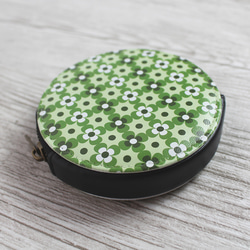 レトロポップな花柄の丸型コインケース（グリーン系）小銭入れ　小物入れ 3枚目の画像