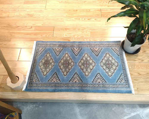 パキスタン絨毯 シルクタッチ 玄関マット ライトブルー 77x47cm 手織り