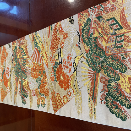 2120豪華刺繍の花嫁衣裳の丸帯リメイク 正絹テーブルランナー テーブル