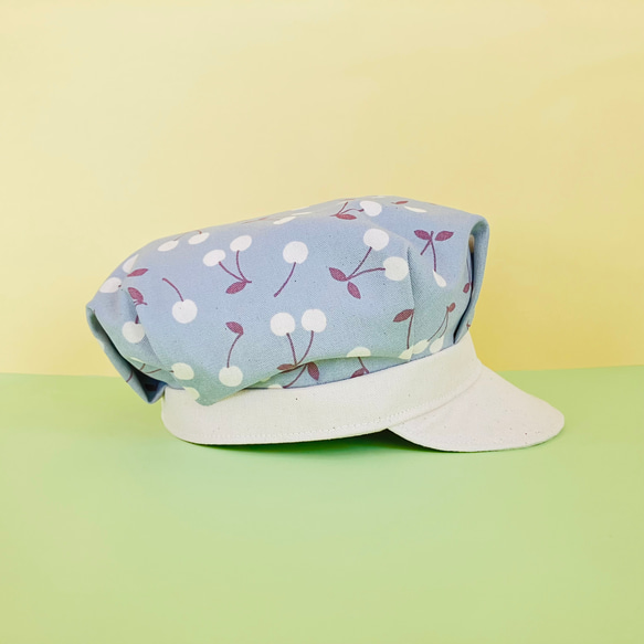 【キッズの帽子】白いさくらんぼのキャスケット（こどもサイズ）日差しや暑さ対策に☆ 3枚目の画像