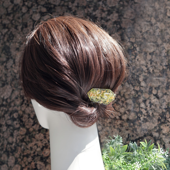 由橄欖石、檸檬石英和金箔製成的寶石髮夾 - Apollonia 第4張的照片
