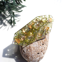由橄欖石、檸檬石英和金箔製成的寶石髮夾 - Apollonia 第8張的照片
