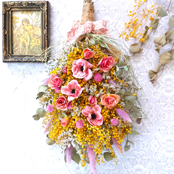 母の日ギフト・ピンクのアネモネとミニ薔薇、ミモザの華やかで可愛いアーティシャル・ブリザーブド・ドライフラワースワッグ 1枚目の画像