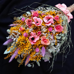 母の日ギフト・ピンクのアネモネとミニ薔薇、ミモザの華やかで可愛いアーティシャル・ブリザーブド・ドライフラワースワッグ 8枚目の画像