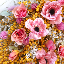 母の日ギフト・ピンクのアネモネとミニ薔薇、ミモザの華やかで可愛いアーティシャル・ブリザーブド・ドライフラワースワッグ 4枚目の画像