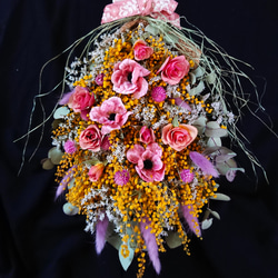 母の日ギフト・ピンクのアネモネとミニ薔薇、ミモザの華やかで可愛いアーティシャル・ブリザーブド・ドライフラワースワッグ 7枚目の画像