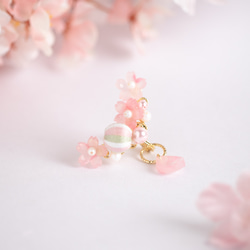 花降る＊花より団子　刺繍糸が織りなす桜のイヤーカフ 13枚目の画像