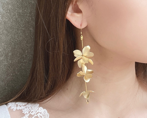 Swarovski フラワーデザイン フリンジ ロングピアス