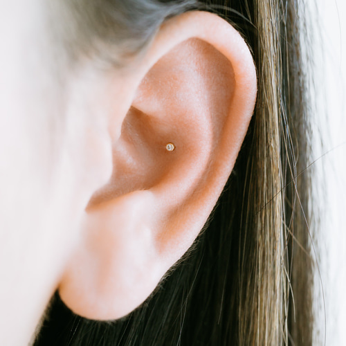 14K金 ゴールド 1mm .Cz Bezel ヘリックス 軟骨 トラガス
