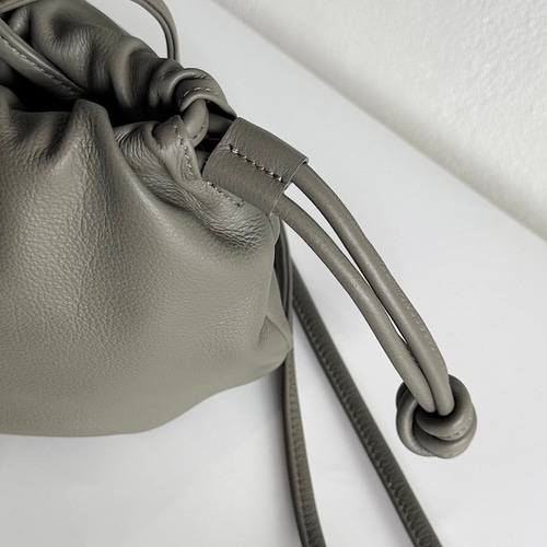 本革 巾着ショルダーバッグ 名入れ キーホルダー付き レザーバッグ