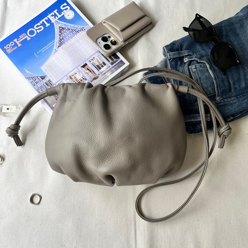 本革 巾着ショルダーバッグ 名入れ キーホルダー付き レザーバッグ