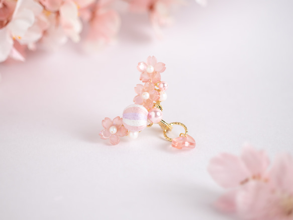 花降る＊春はあけぼの　刺繍糸が織りなす桜のイヤーカフ 13枚目の画像
