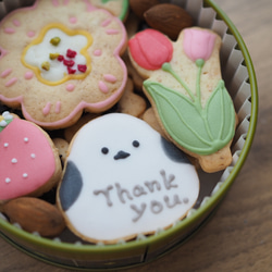 母の日♡バター不使用アイシングクッキー缶☆シマエナガとお花♡オプションにて、焼き菓子&紅茶セットを追加可能☆ 5枚目の画像