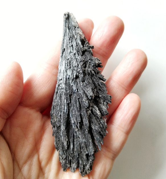 ビッグサイズ箒◇ブラックカイヤナイト原石86mm 天然石 HAYSTONE 通販 