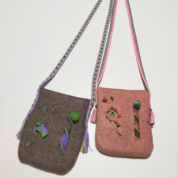 フエルト製　ポシェット