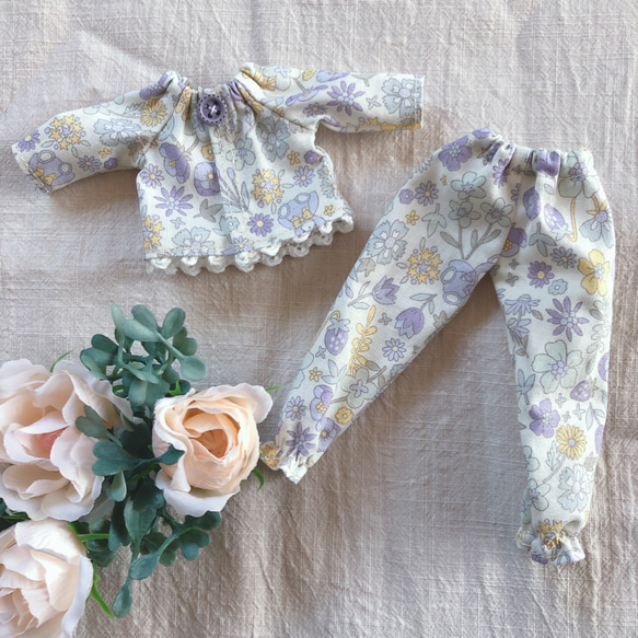 22cmドール用　お花のくすみパープルパジャマ　リカちゃん　服 2枚目の画像