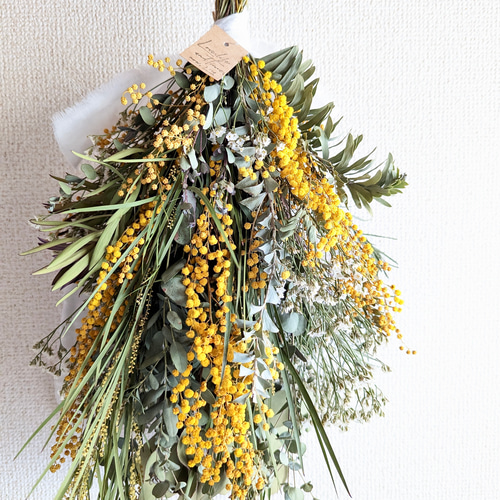 ミモザとピンクの春待ちスワッグミランドールミモザスターチスグレビレア春