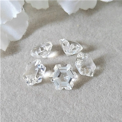 天然石　高透明　水晶　１個　宝石カット　雪の結晶型 3枚目の画像
