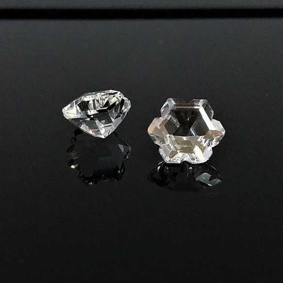 天然石　高透明　水晶　１個　宝石カット　雪の結晶型 6枚目の画像