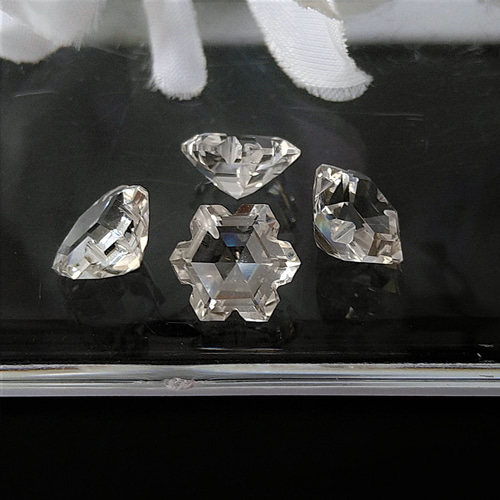 天然石 高透明 水晶 1個 宝石カット 雪の結晶型 天然石