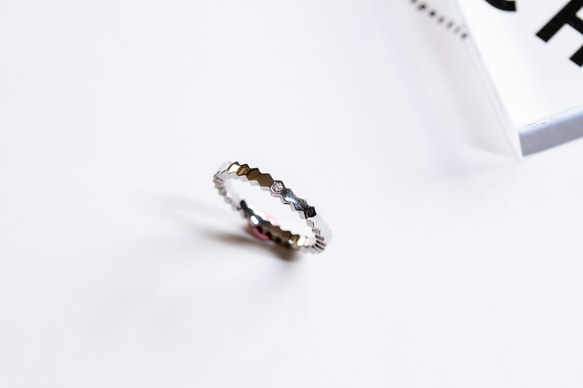 一石鋸齒狀戒指銀色手術不鏽鋼防過敏金屬戒指 第3張的照片