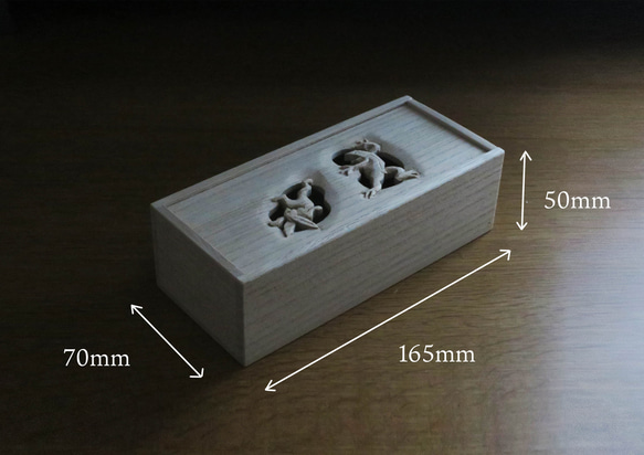 鳥獣戯画を木彫刻した小物入れ　高山寺公認　大阪欄間　桐箪笥　伝統工芸　桐箱　木彫刻　指物 6枚目の画像