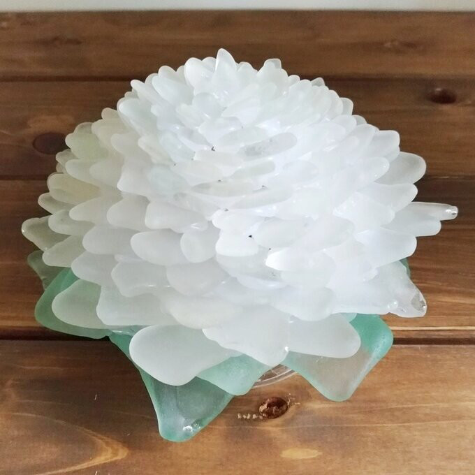 【オーダー】シーグラスのお花のランプシェード ホワイト×ライトグリーン 翡翠（ひすい）クリスマスラッピング対応【海灯花】